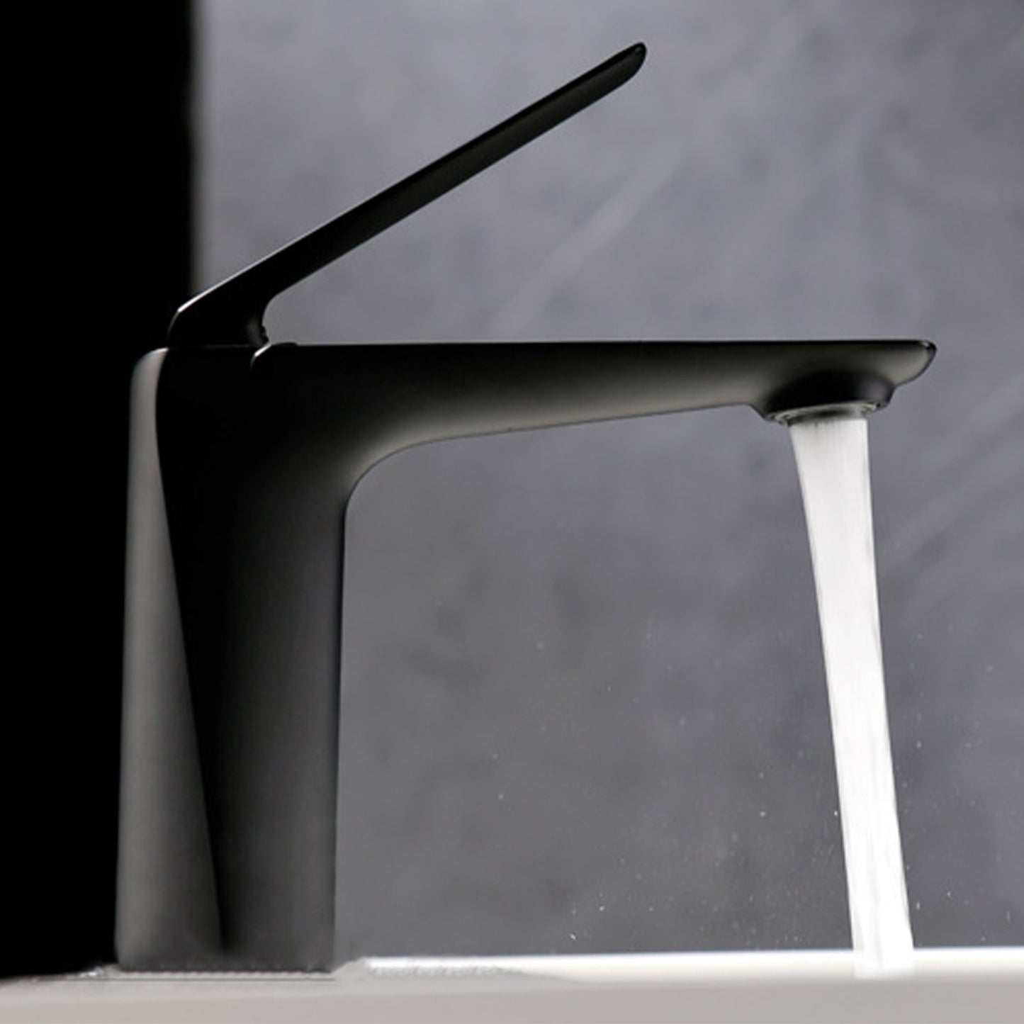 Luxury Gold Tone Single Handle Bathroom Faucet