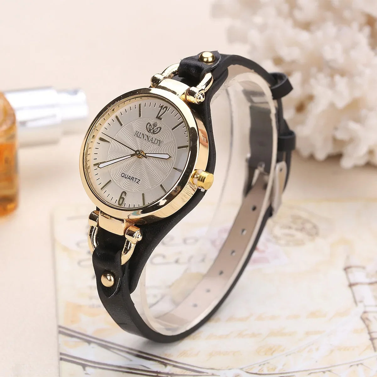 Stylish Women's Watch With Leather Strap And Accurate Timekeeping