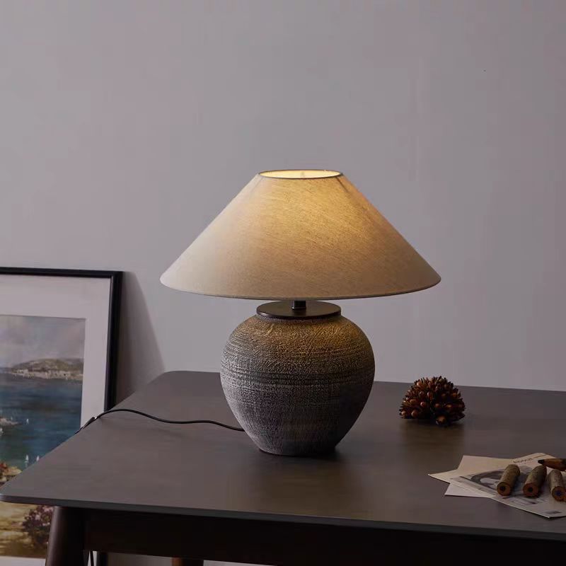 Stylish Ceramic Desk Lamp With Linen Shade