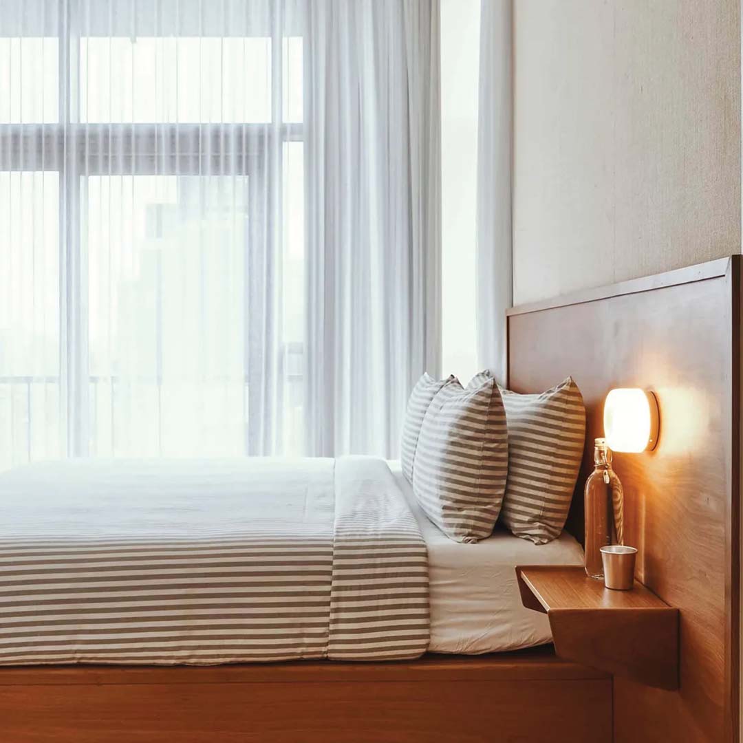 Stylish LED Wall Lamp - Glass and Chrome Finish