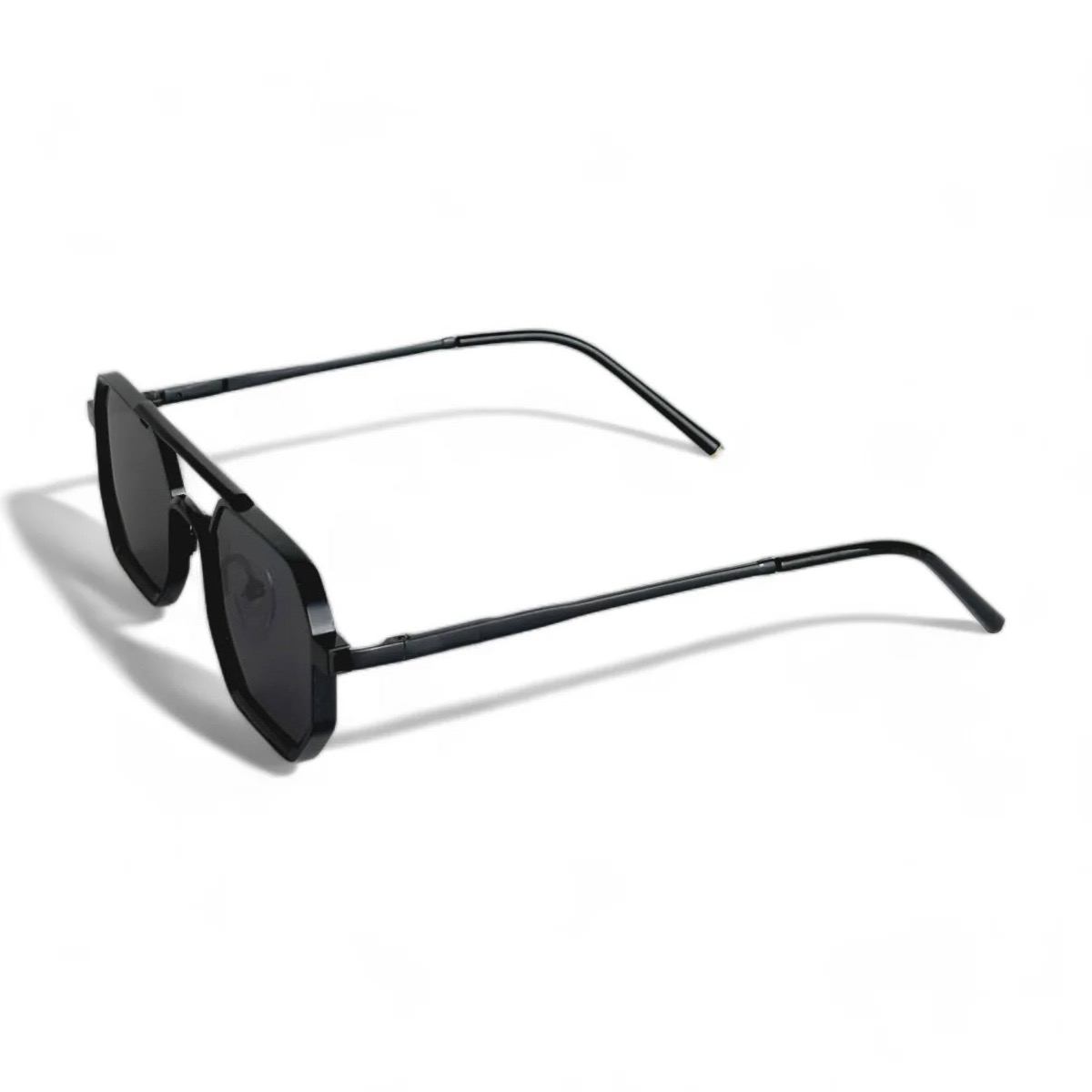 Trendy Men's Shades With UV Protection For Daily Wear