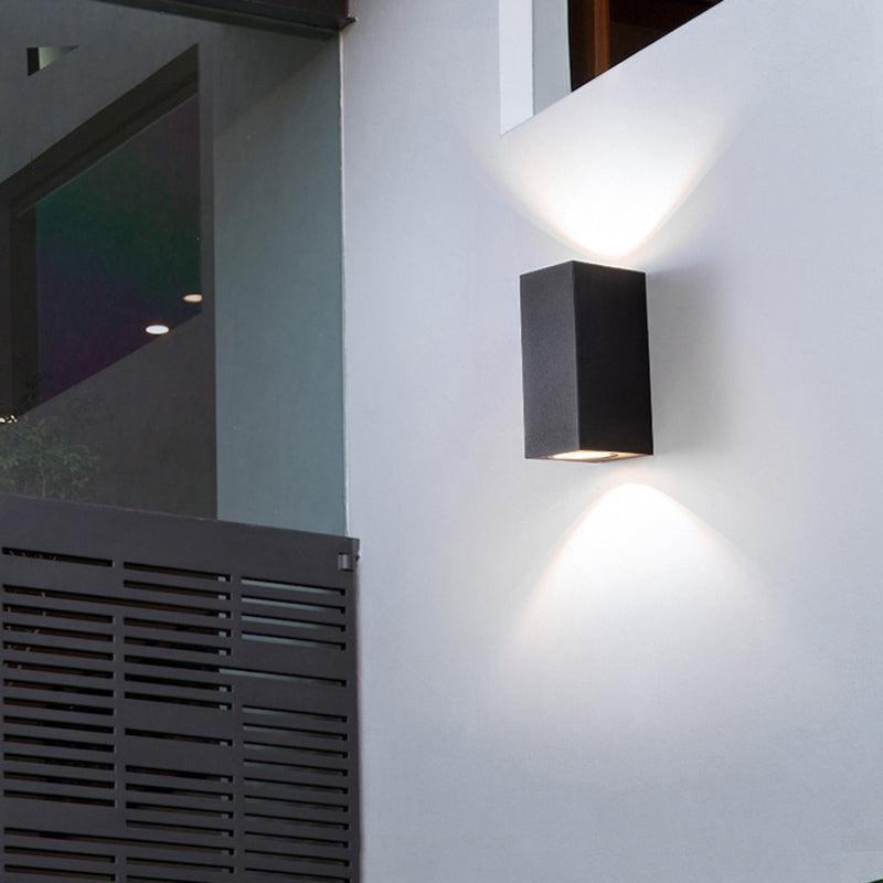 Simple Black Outdoor Metal Wall Light