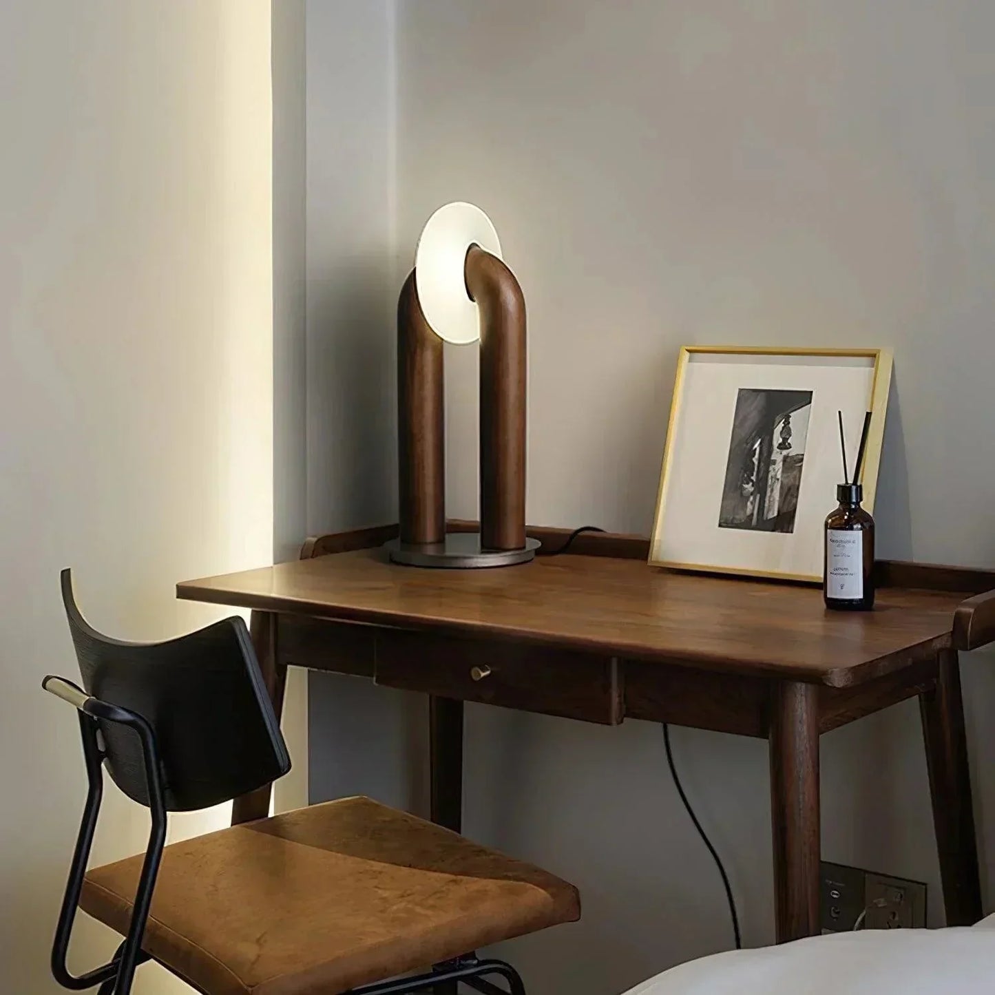Elegant Curved Table Lamp