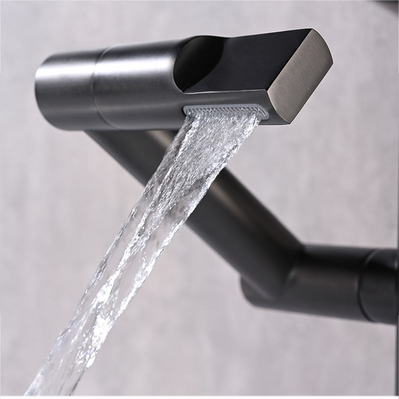 Modern Single Handle Bathroom Faucet with Temp Display