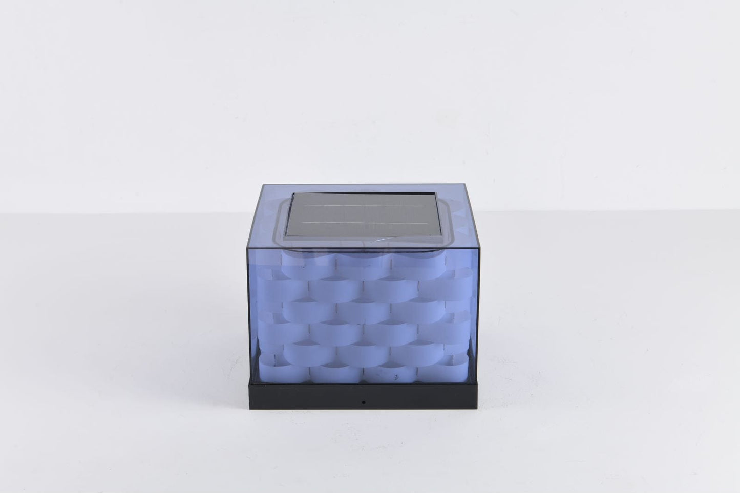 Stylish Woven Garden Solar Lamp