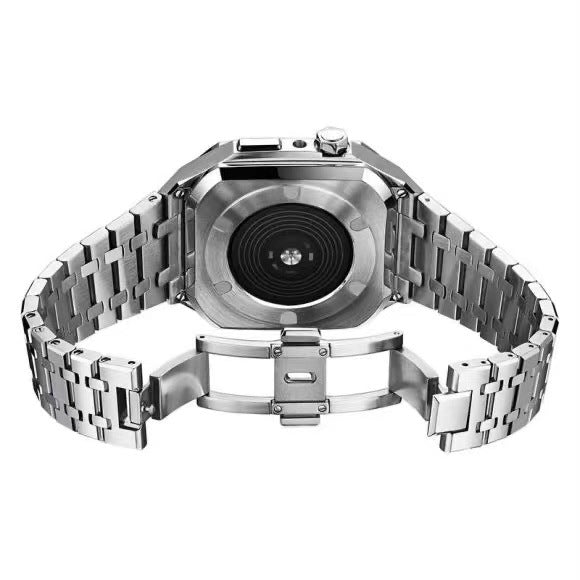 Sleek Silver Apple Watch Case Set