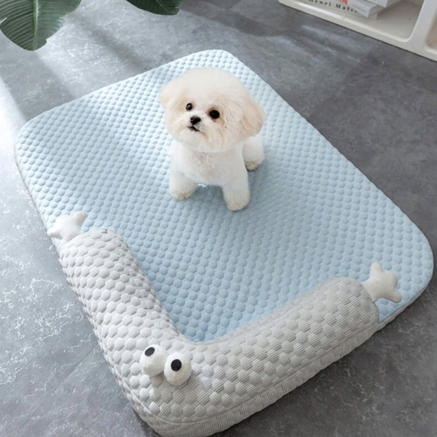 Comfortable Pet Bed with Supportive Cooling Design