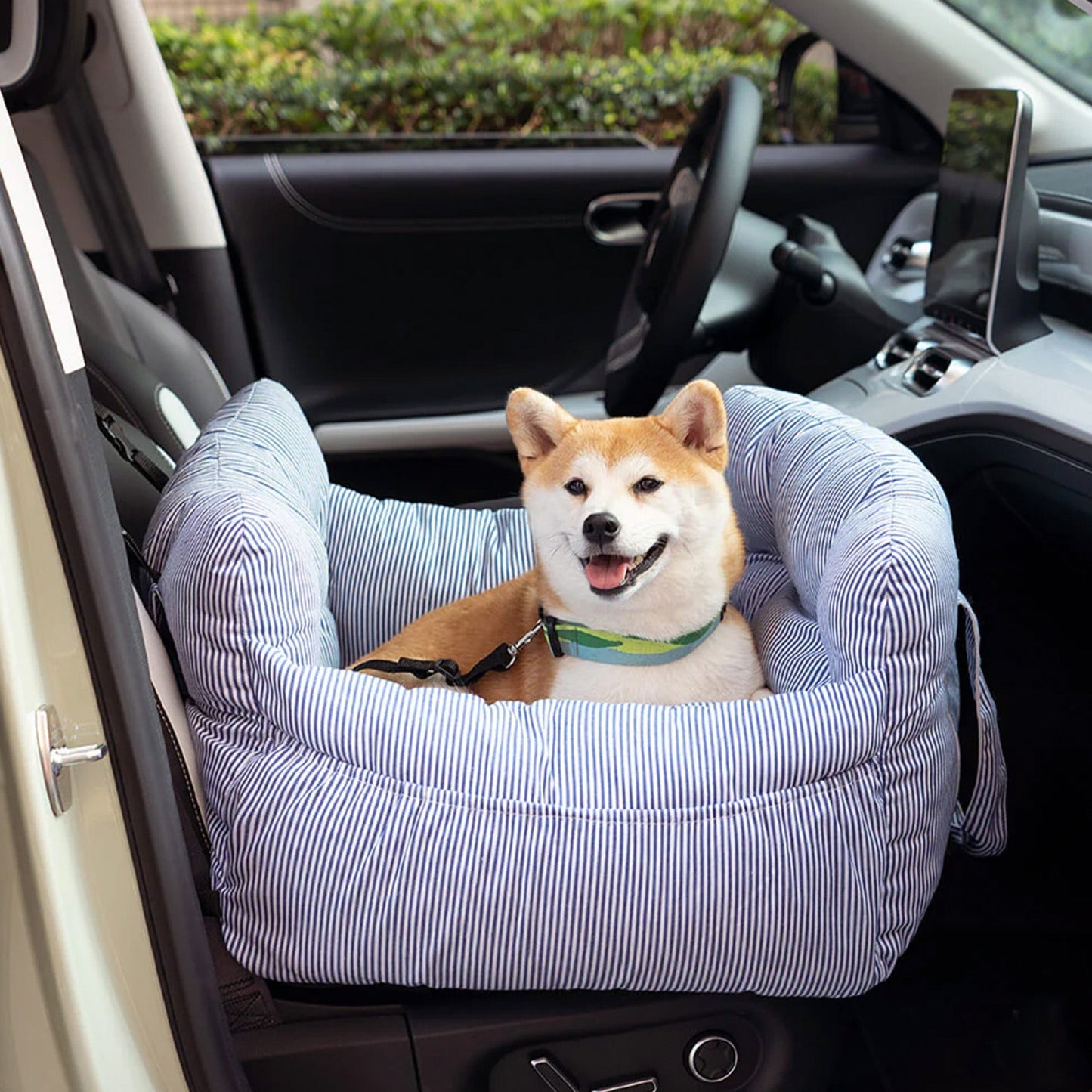 Practical Pet Car Seat & Travel Bag - Safe & Easy Clean