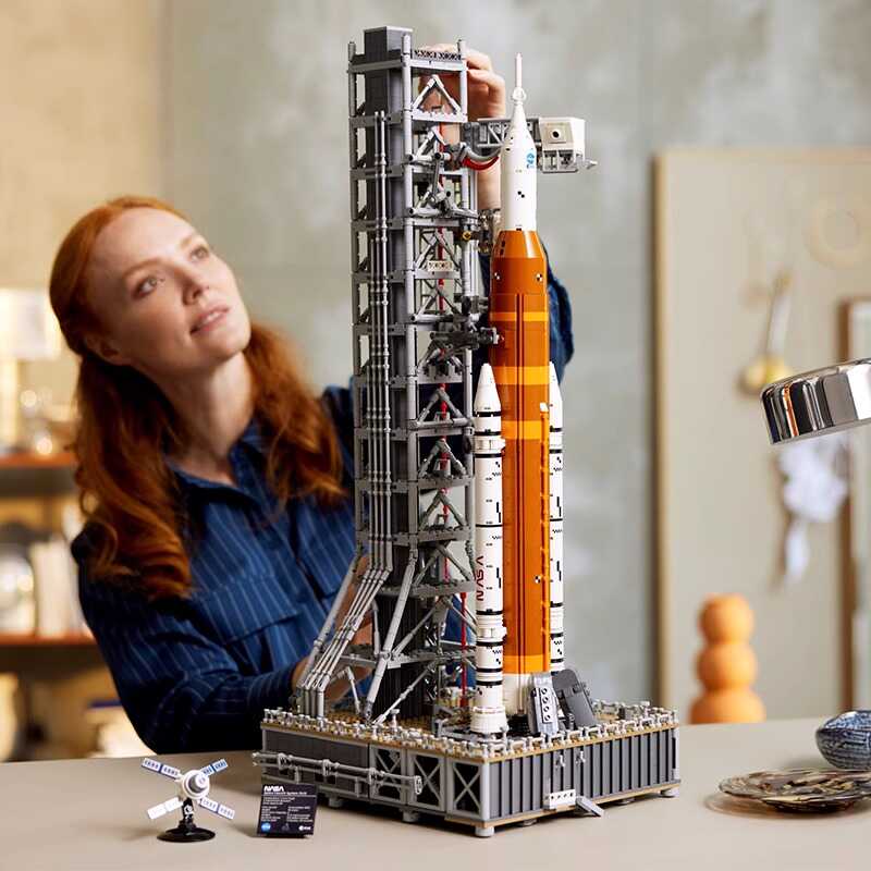 Detailed NASA Artemis Rocket Model Kit - Lusomart
