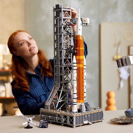 Detailed NASA Artemis Rocket Model Kit - Lusomart