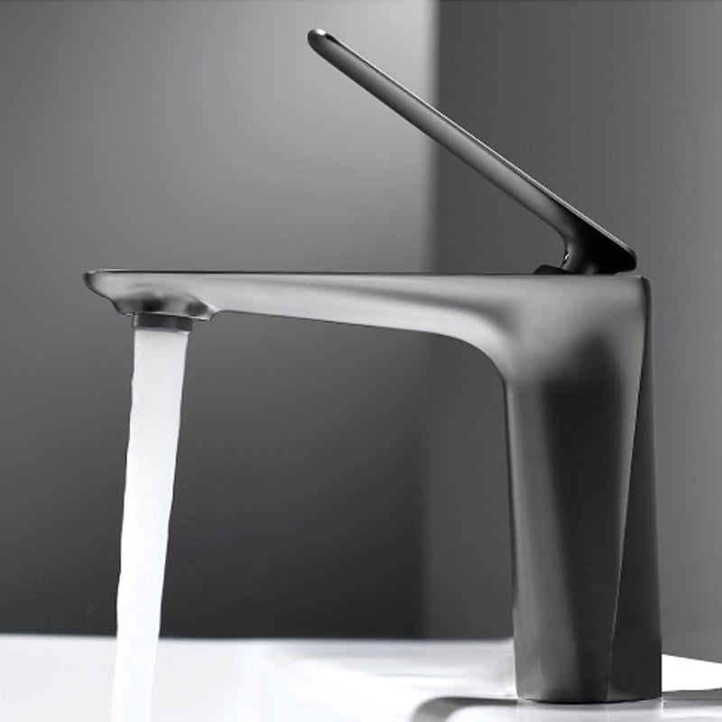 Luxury Gold Tone Single Handle Bathroom Faucet