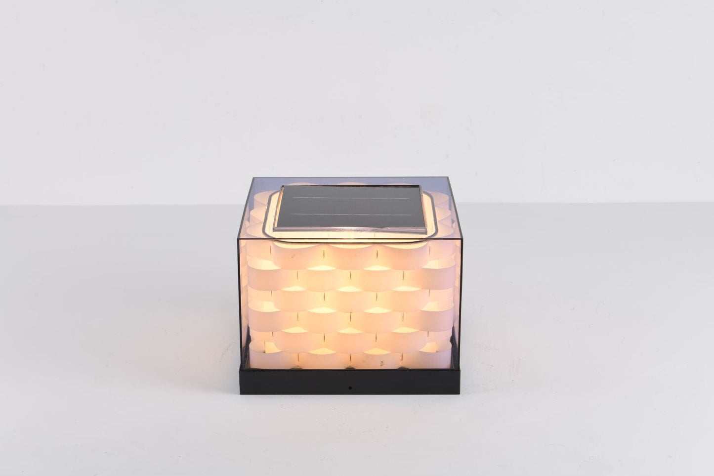 Stylish Woven Garden Solar Lamp