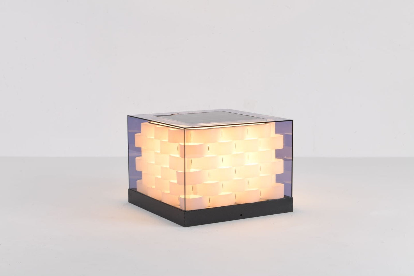 Stylish Woven Garden Solar Lamp