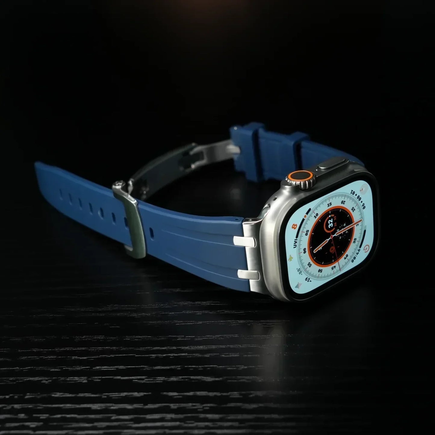 Stylish Metal Clip Apple Watch Band With Silicone Strap