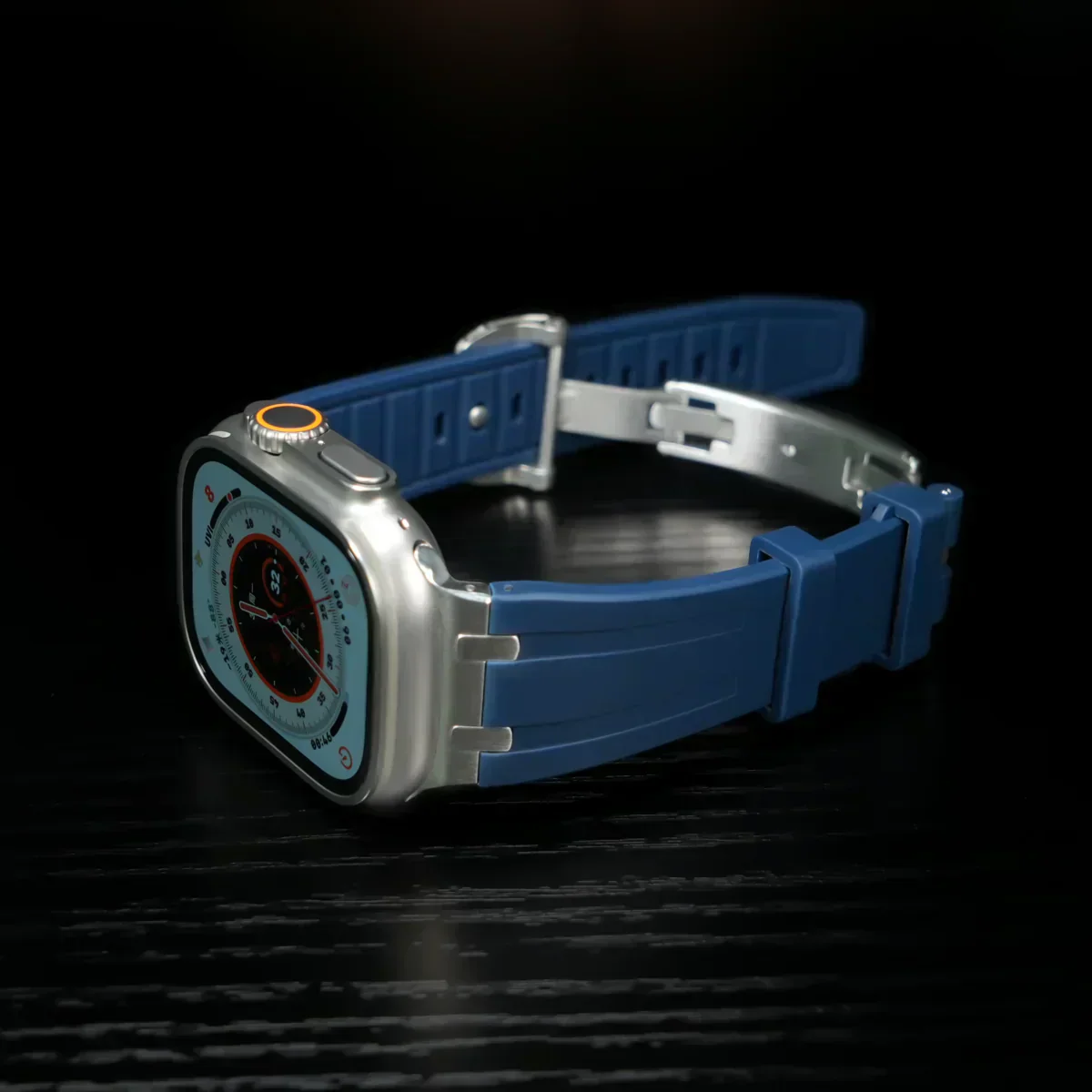 Stylish Metal Clip Apple Watch Band With Silicone Strap