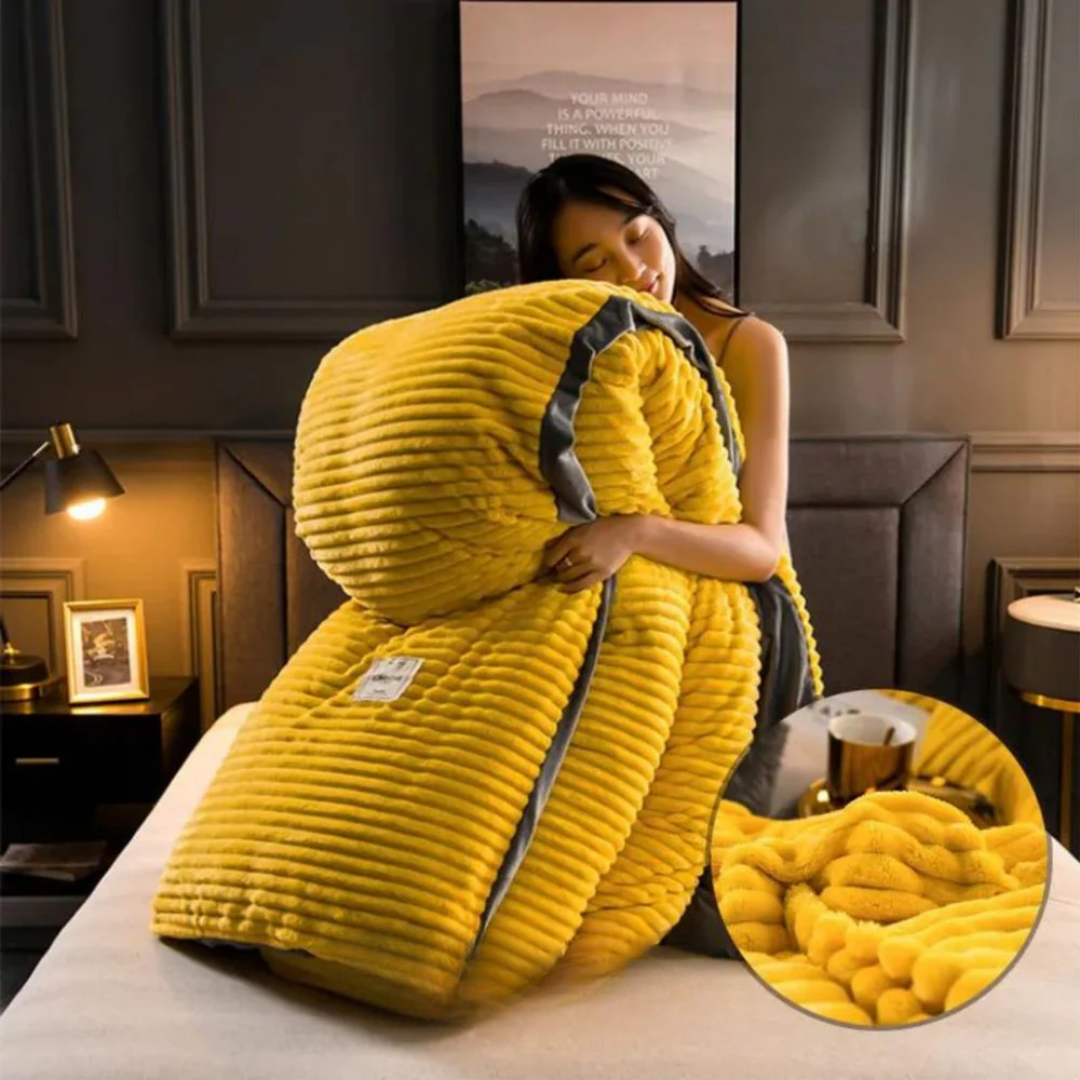 Soft Plush Throw Blanket – Cozy Fleece Cover