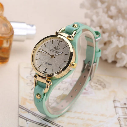 Stylish Women's Watch With Leather Strap And Accurate Timekeeping