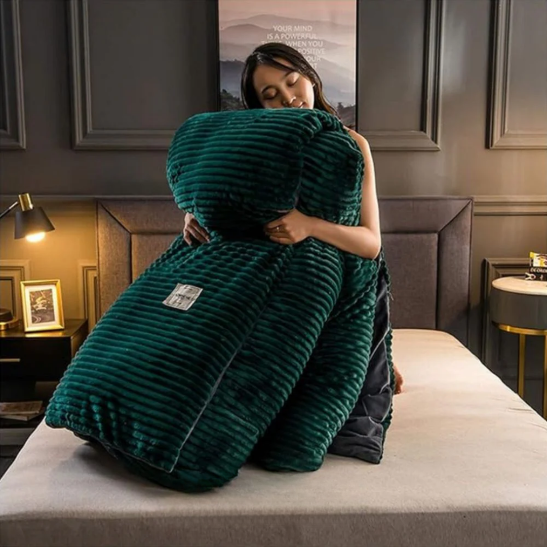 Soft Plush Throw Blanket – Cozy Fleece Cover