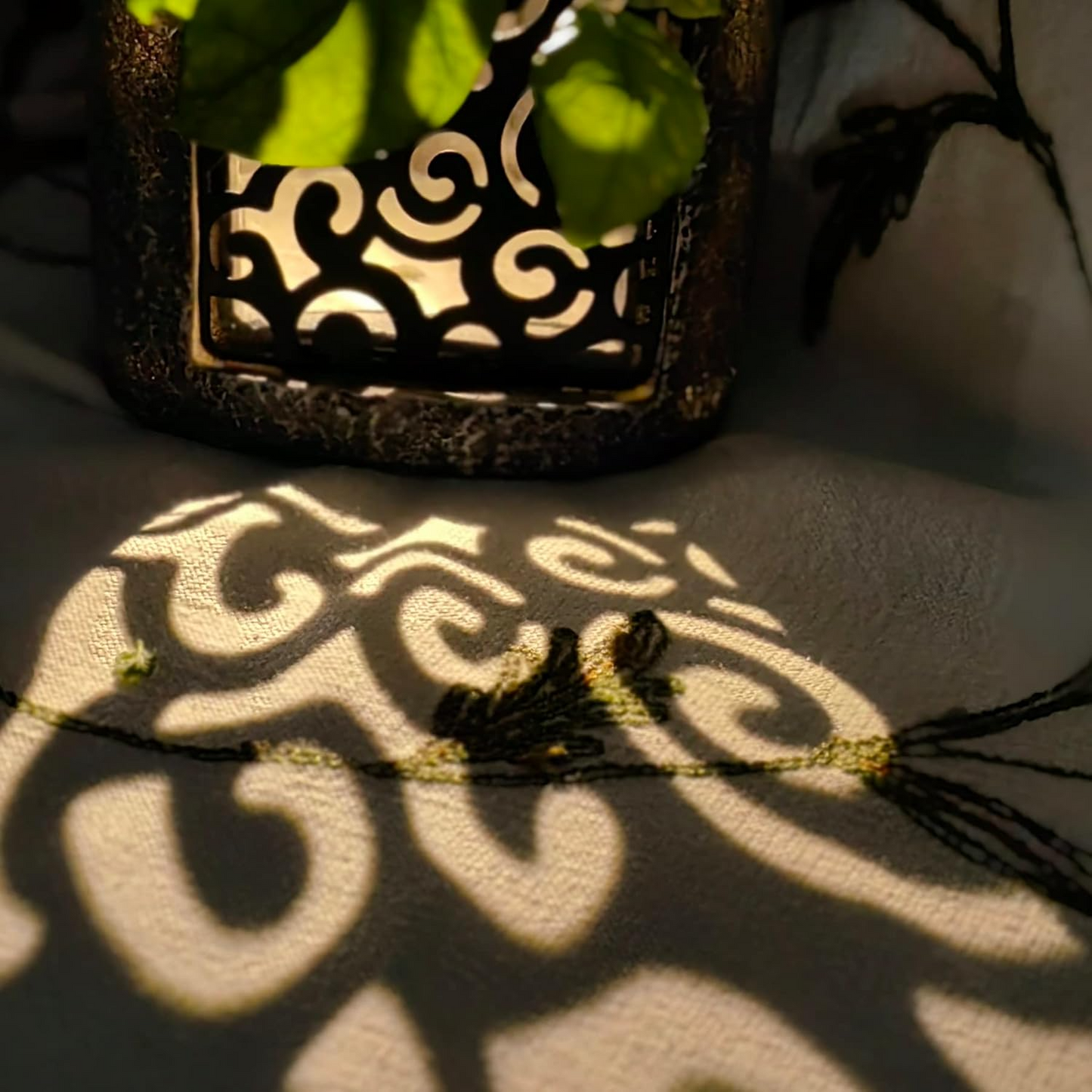 Garden Solar Statue - Decorative Outdoor Lighting