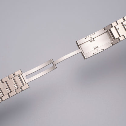 Durable Metal Strap for Apple Watch Everyday Use