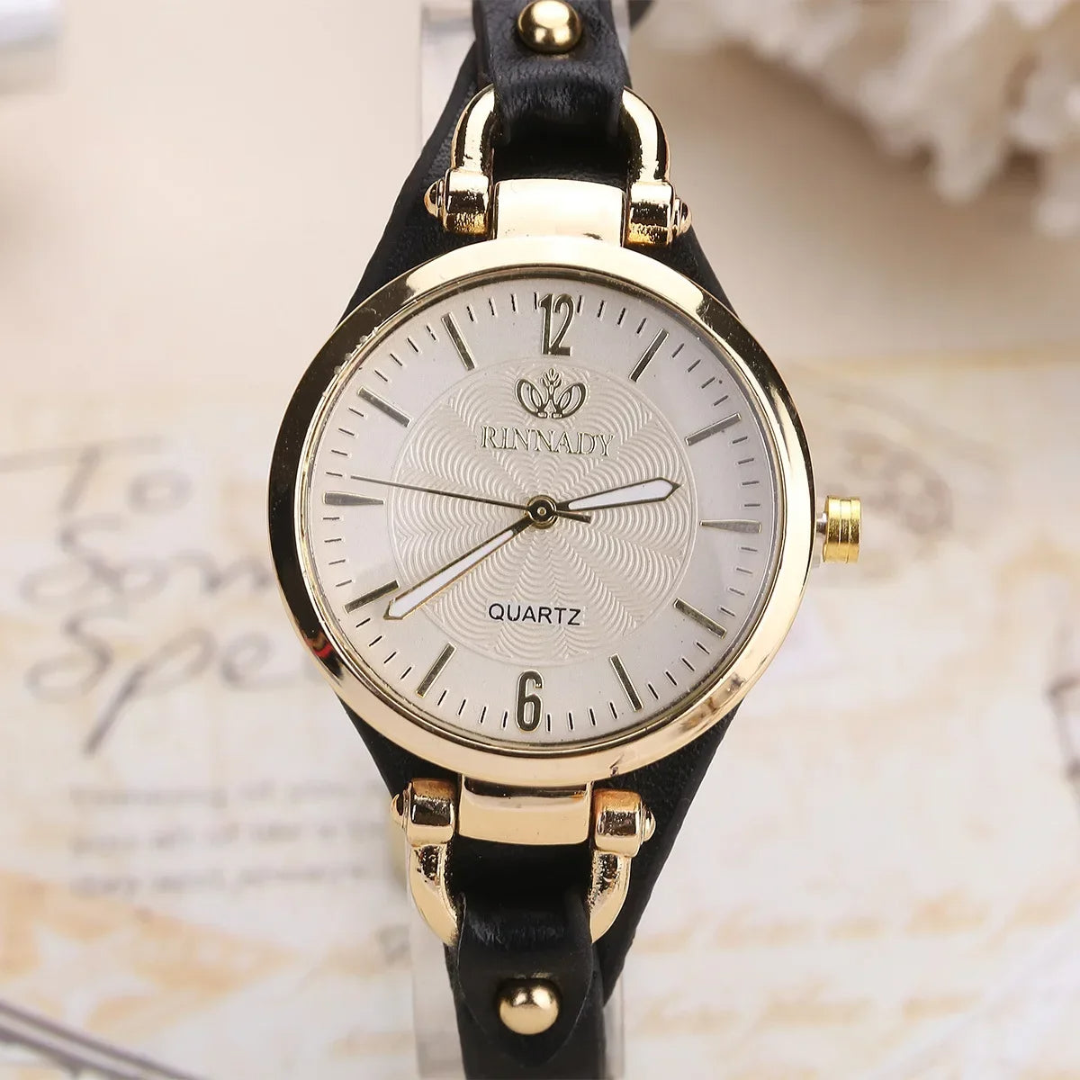 Stylish Women's Watch With Leather Strap And Accurate Timekeeping