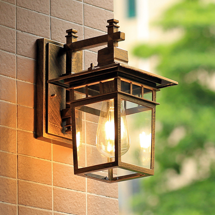 Classic Exterior Lantern Wall Light
