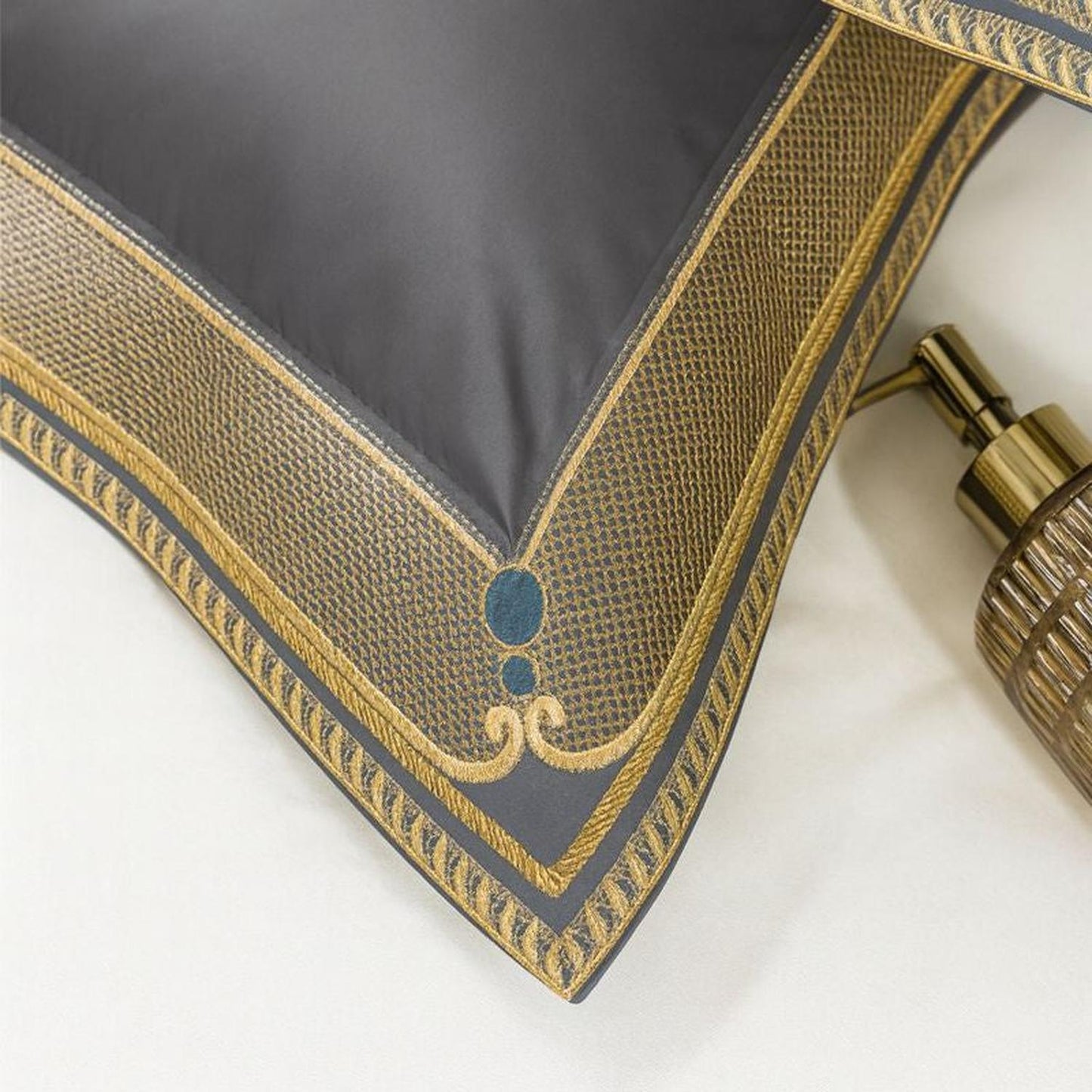 Luxurious Soft Cotton Bedding Set For Home Decor