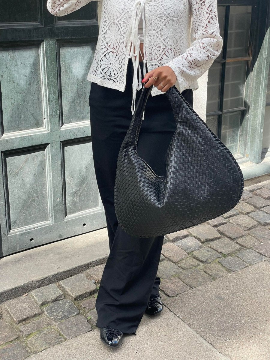AquaSteady | Stylish Durable Women's Waterproof Tote Bag for Everyday Use 5