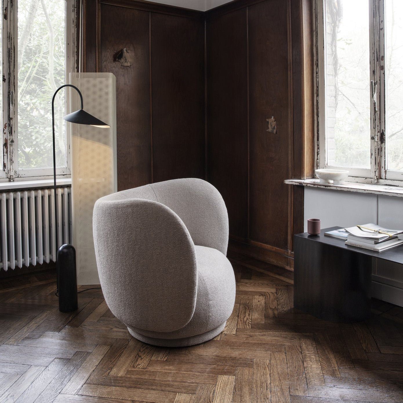 ArumLight | Elegant Slim Metal and Marble Floor Lamp 2