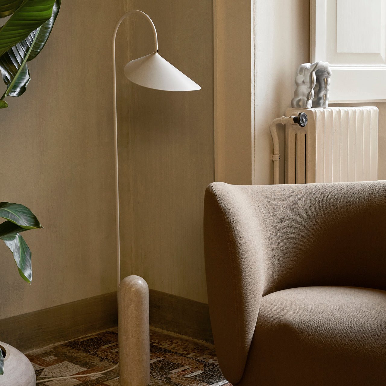 ArumLight | Elegant Slim Metal and Marble Floor Lamp 3