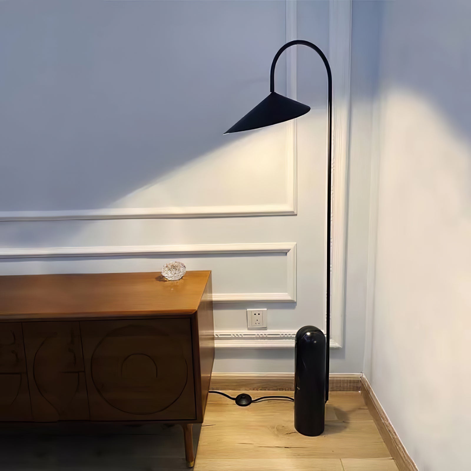 ArumLight | Elegant Slim Metal and Marble Floor Lamp 6