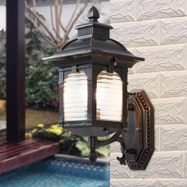 Classic Exterior Lantern Light