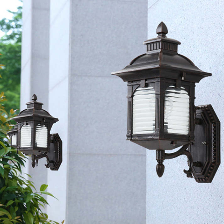 Classic Exterior Lantern Light