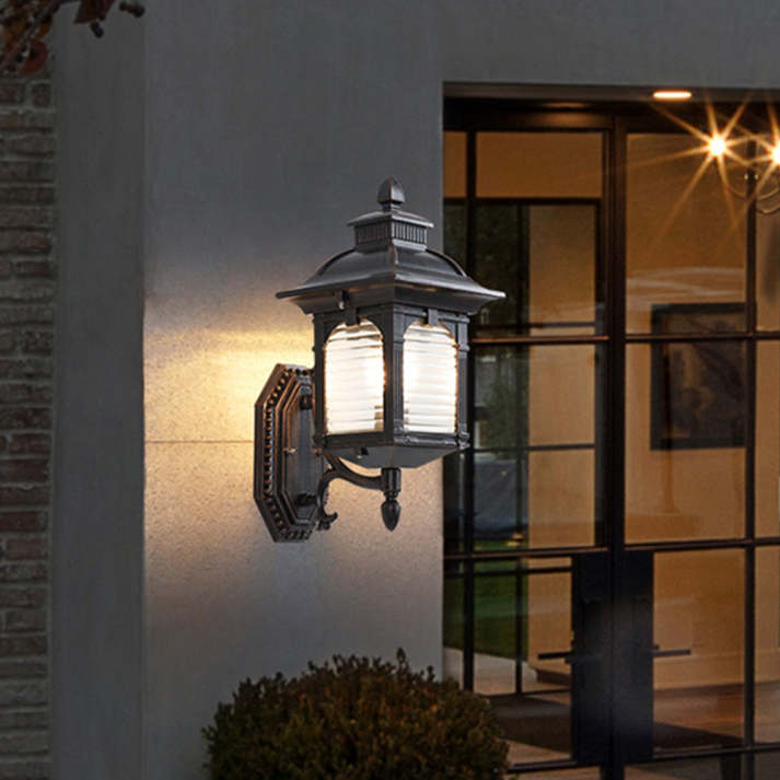 Classic Exterior Lantern Light