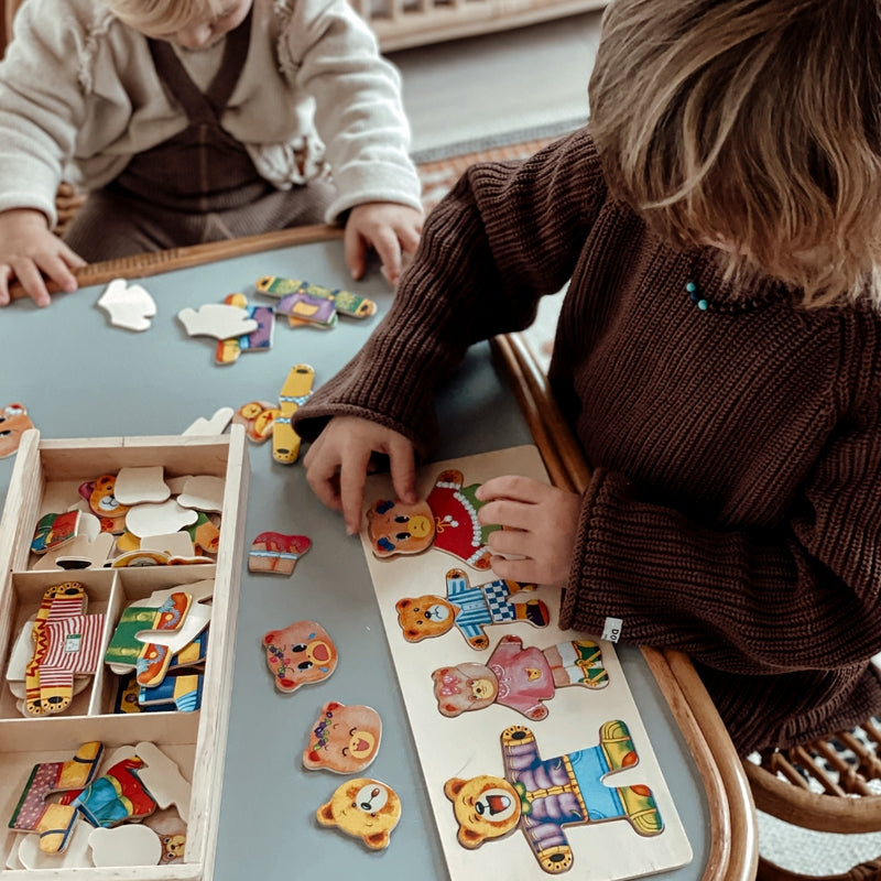 BearDrobe – Wooden dress-up puzzle set for children with interchangeable outfit pieces 1