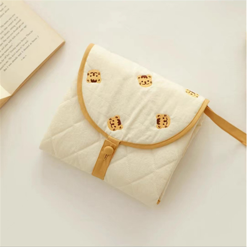 BearFold™ – Foldable Baby Changing Mat – Practical Bear Motif Underlay 2
