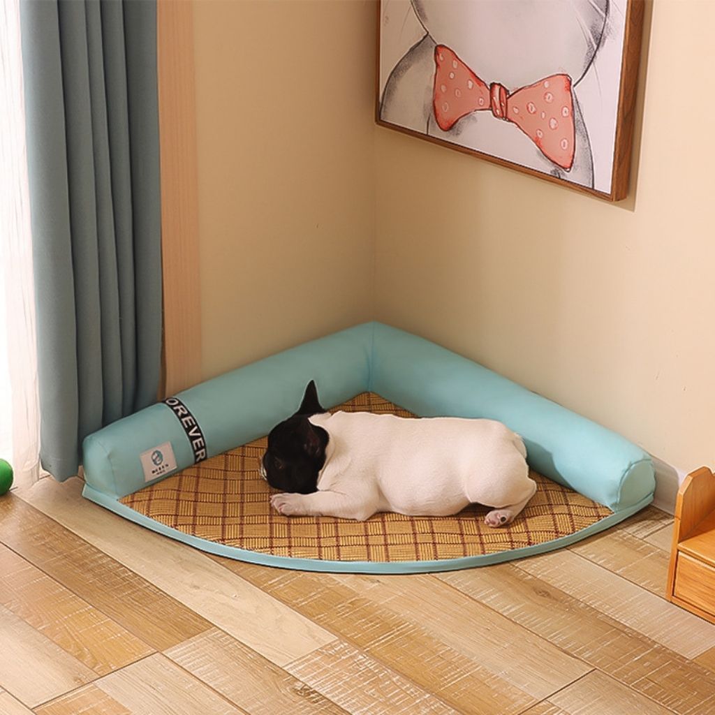 Small triangular bamboo mat with breathable surface for corner spaces