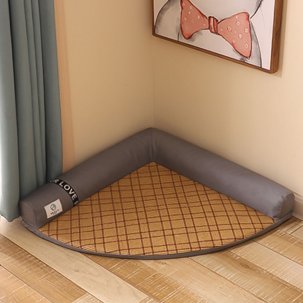 Bamboo fiber pet cushion with triangular corner design and suede edging