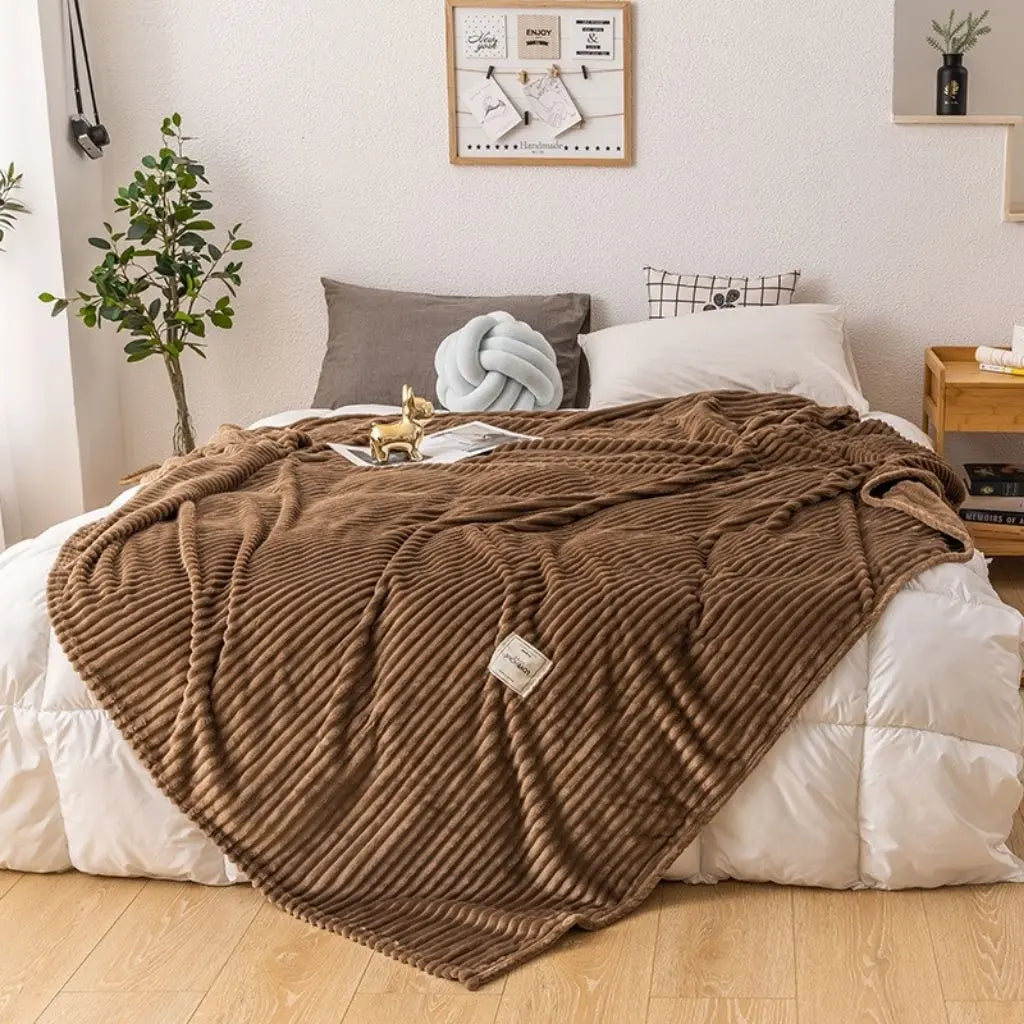  Lightweight fleece bedding with durable construction and low shrinkage rate for lasting comfort