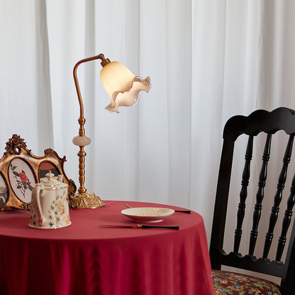 BrassAura – Vintage Floral Table Lamp 2
