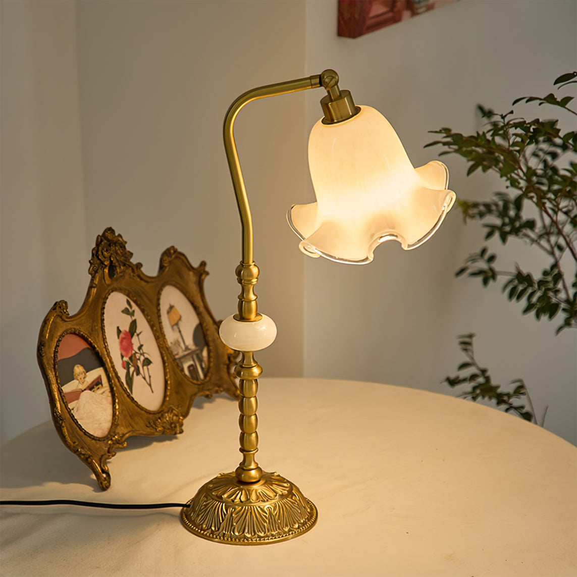 BrassAura – Vintage Floral Table Lamp 7