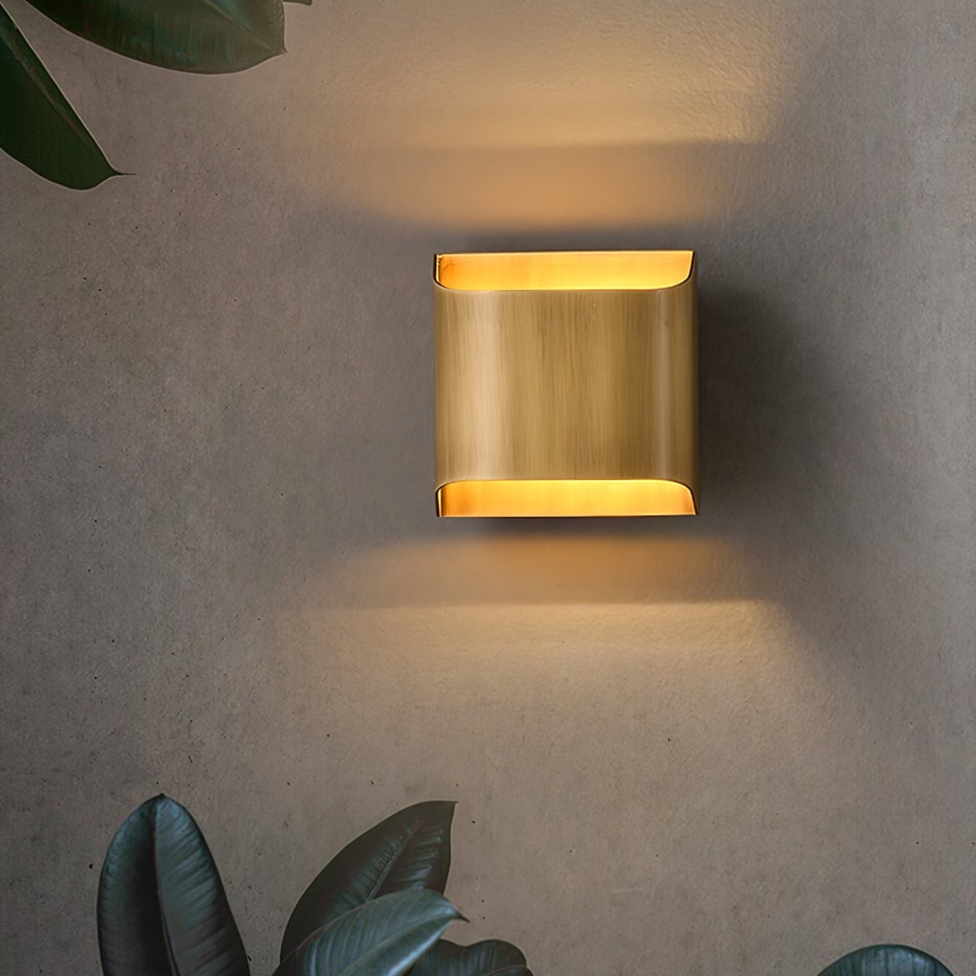 BrassElegance | Elegant Modern Brass Wall Sconce for Indoor Lighting 3