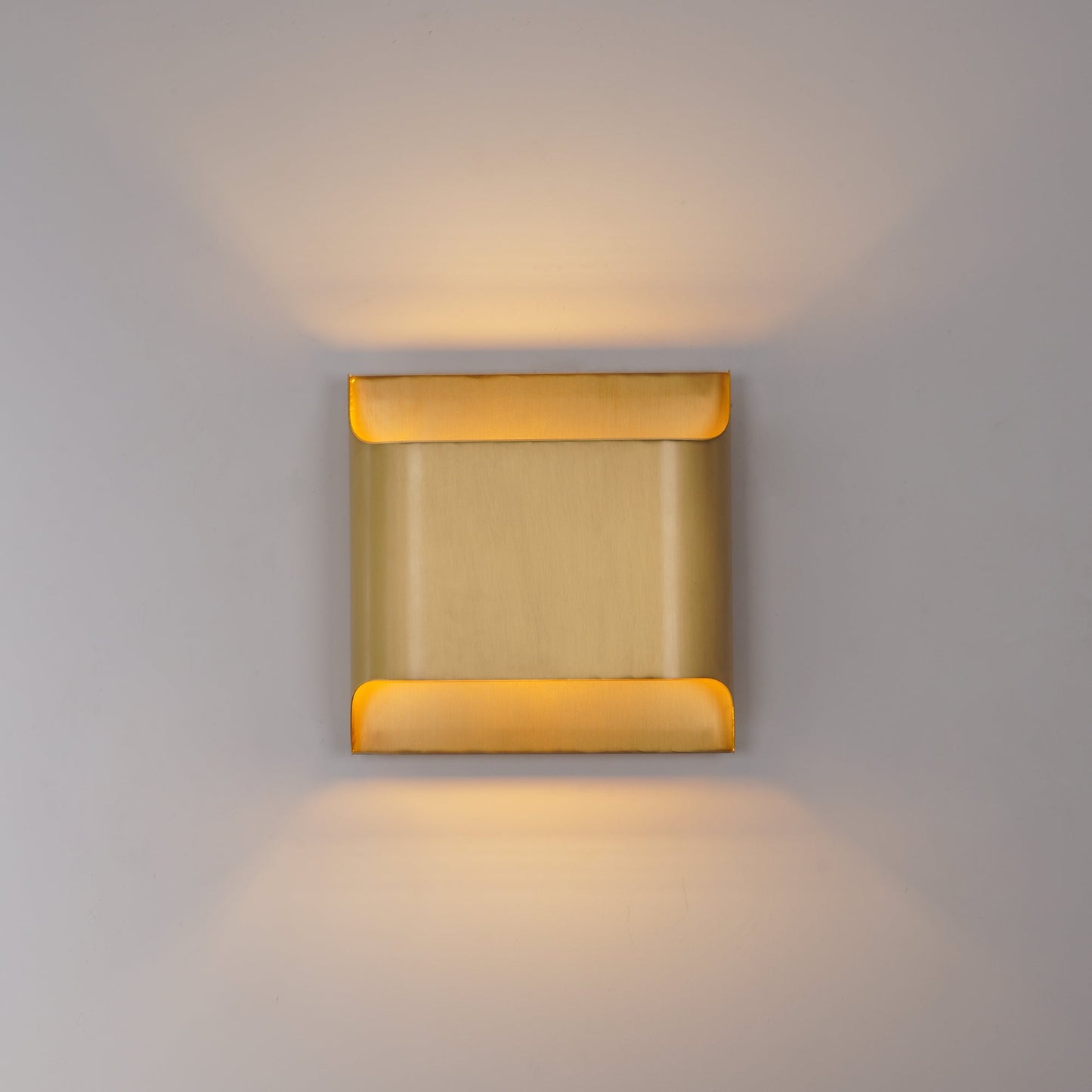 BrassElegance | Elegant Modern Brass Wall Sconce for Indoor Lighting 7
