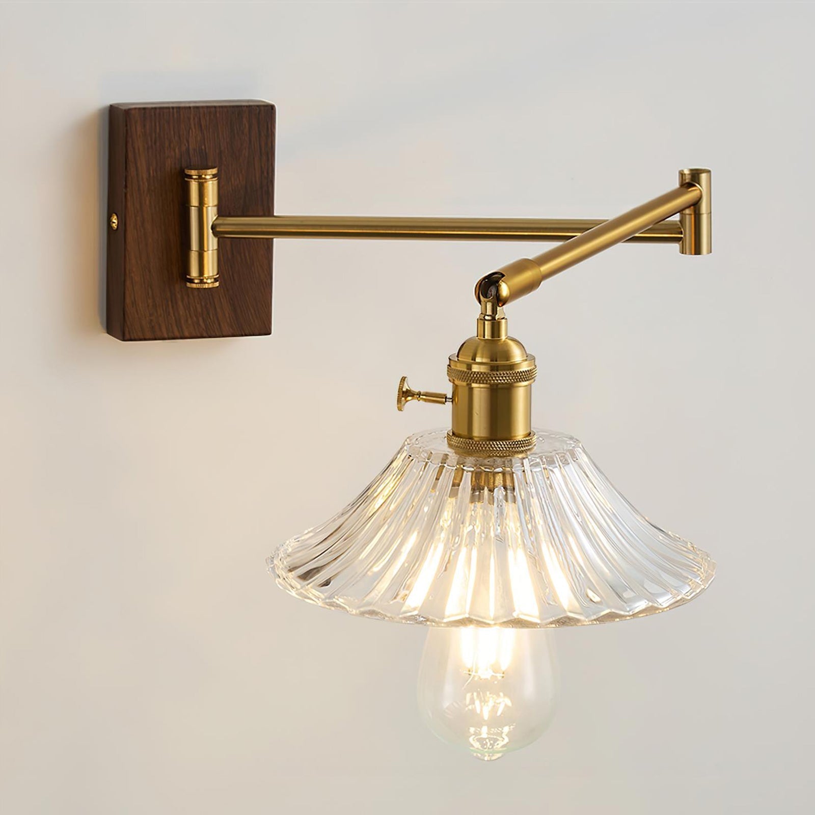 Sleek Contemporary Wall Light with Simple Lines - Lusomart