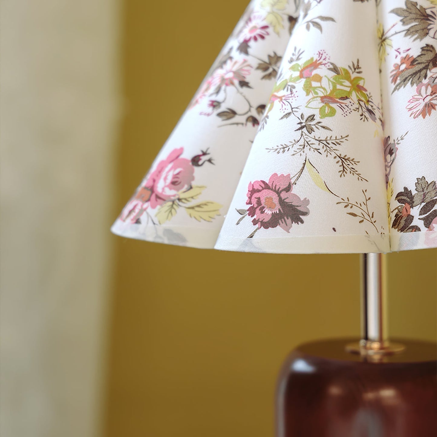 CharmeGlow - Vintage-Inspired Lamp with Soft, Warm Glow 6