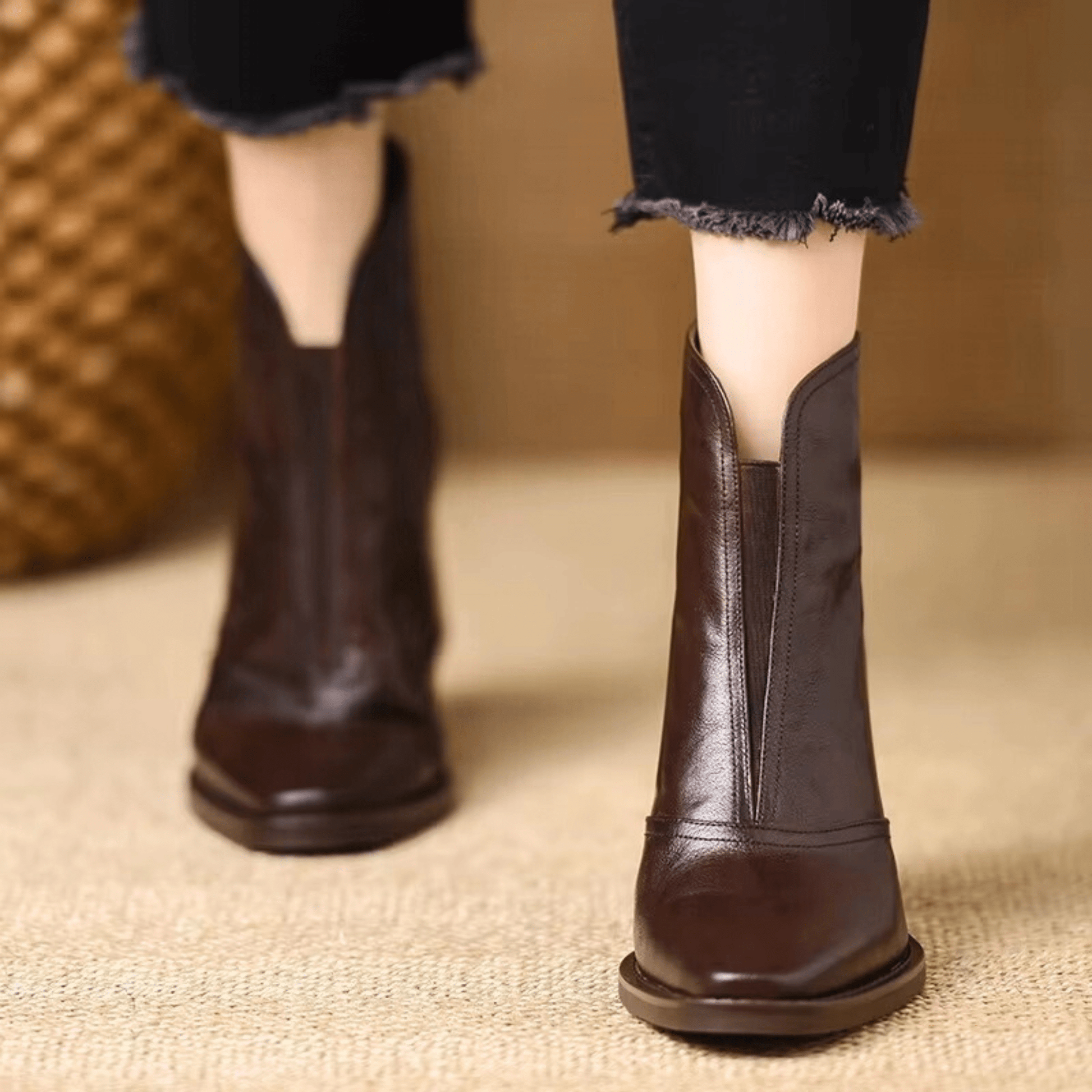 Claudia Collection | Black Ankle Boots with Sculpted Mid-Heel – Elegant Comfort for Everyday Wear 4