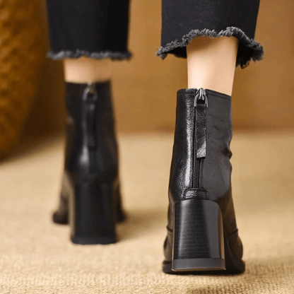 Claudia Collection | Black Ankle Boots with Sculpted Mid-Heel – Elegant Comfort for Everyday Wear 8