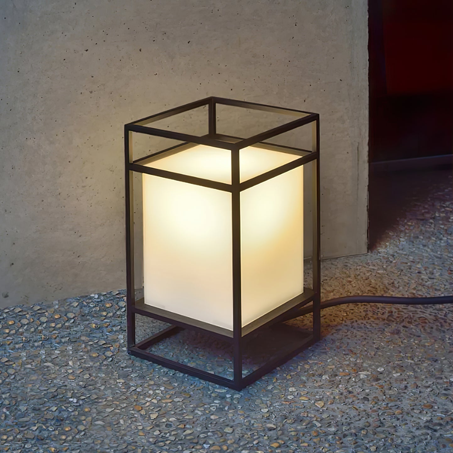 CleoBeam Outdoor Garden Solar Lamp with Soft Lighting - Lusomart