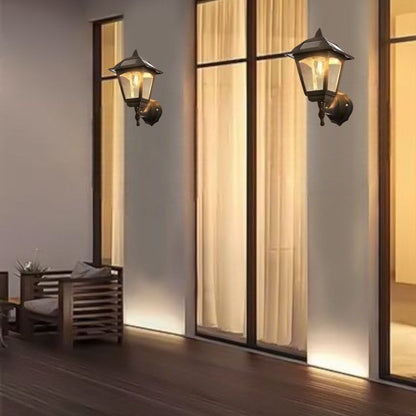 Traditional Garden Solar Powered Wall Light