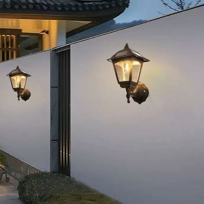 Traditional Garden Solar Powered Wall Light
